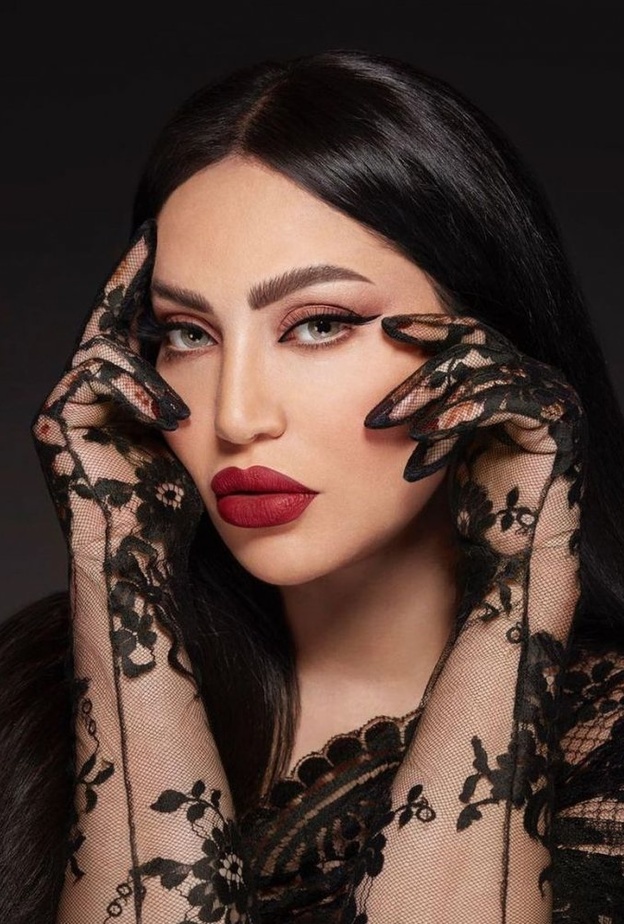 طريقة وضع مكياج باللون البرغندي بأسلوب فوز الشطي