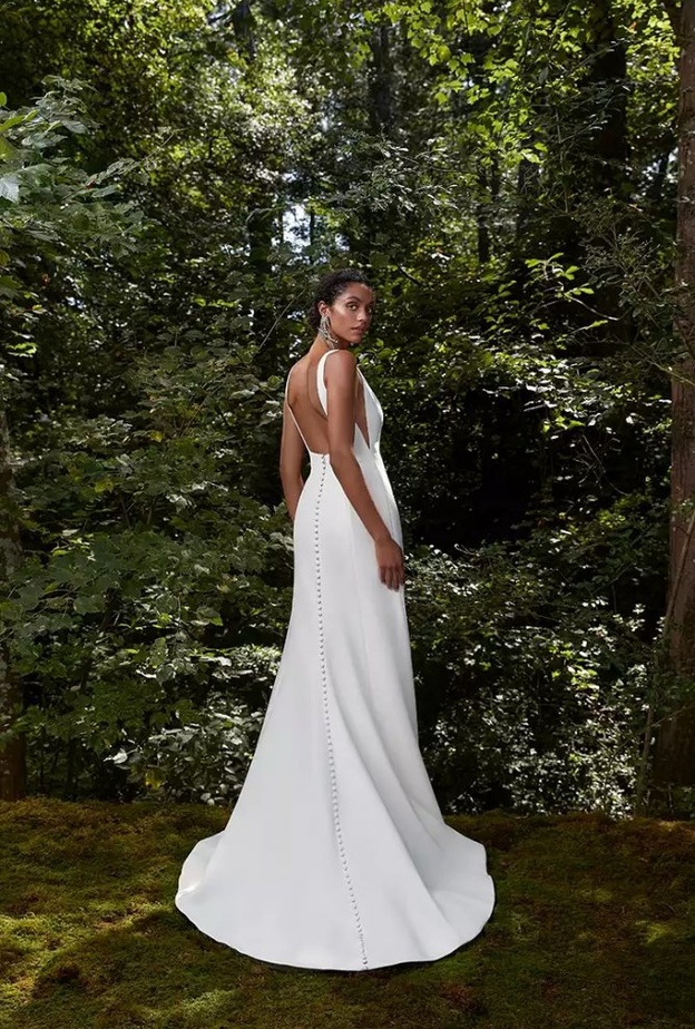  فساتين زفاف بصيحة الأزرار من anne barge