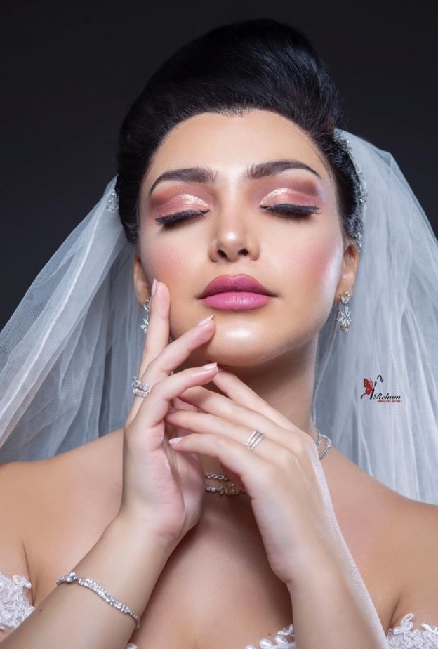 لقطة لعروس بكاميرا المصورة سارة الموسى