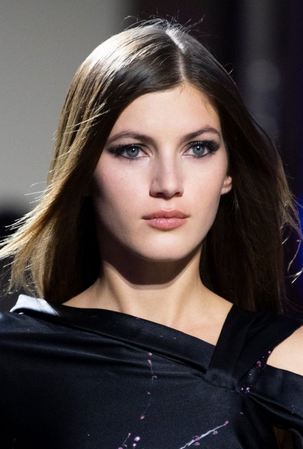 طريقة عمل مكياج عيون سموكي خليجي من دار Redemption