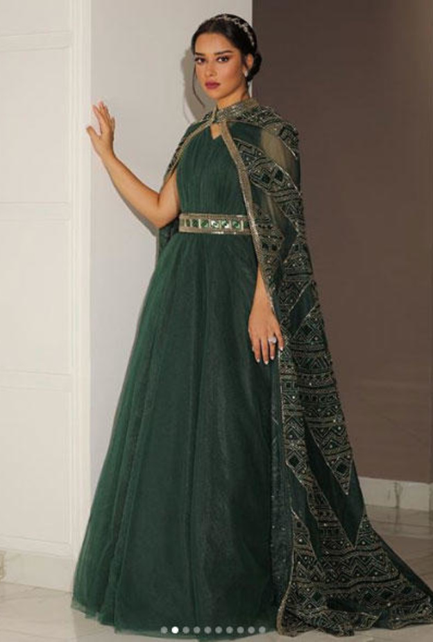  بلقيس بفستان باللون الاخضر