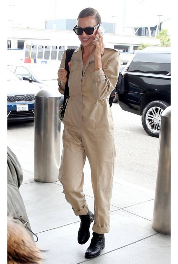 اطلالات عملية ومريحة بموضة الجمبسوت البيج مستوحاة من ايرينا شايك