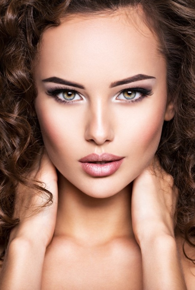 فوائد زيت اللوز والبيض للشعر المجعد