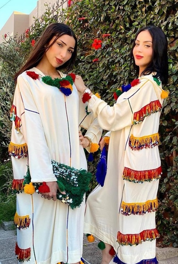 دنيا بطمة وشقيقتها