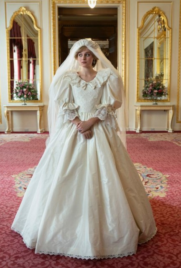 مشهد ايما كورين بفستان الزفاف استحضر الاميرة ديانا في المسلسل بشكل قوي