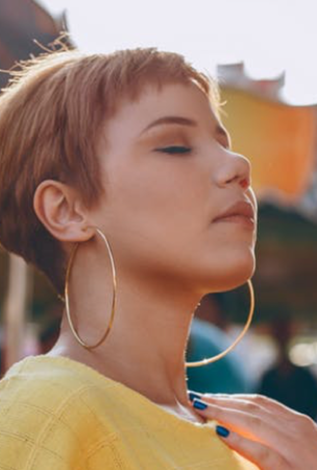 أقراط التسعينيات