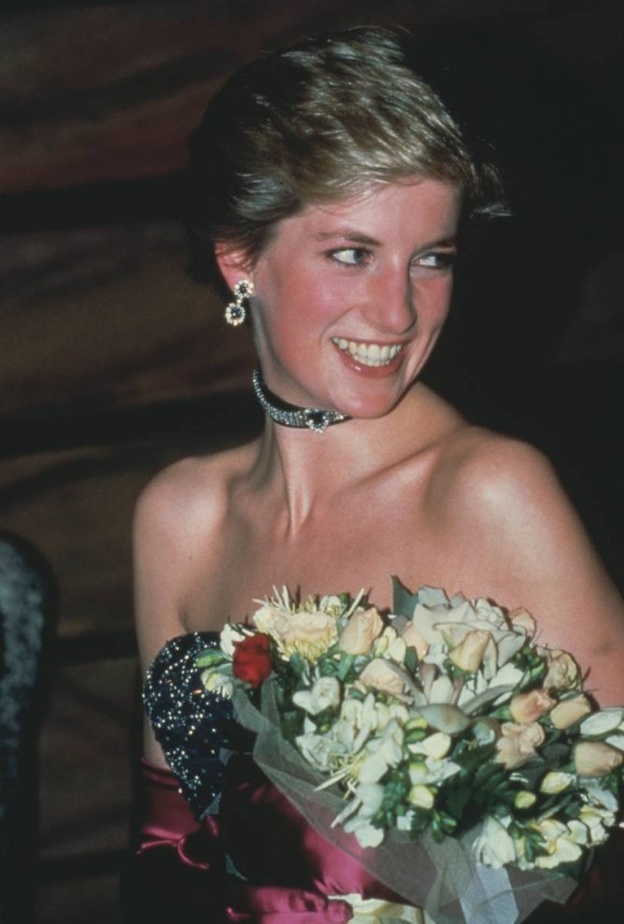 ما سر رقصة عيد ميلاد الأمير تشارلز التي قدمتها الأميرة ديانا على المسرح؟