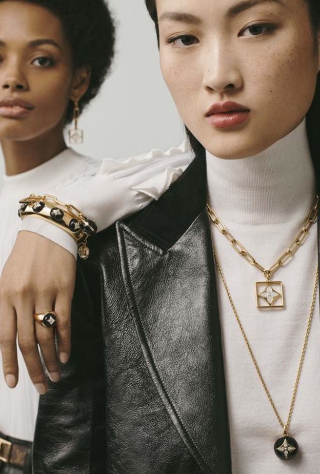  أناقة شتوية مع سلسلة من لويس فويتون