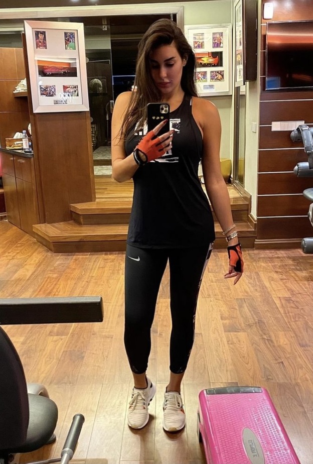 ياسمين صبري تستمر بممارسة الرياضة اليومية للحفاظ على لياقتها