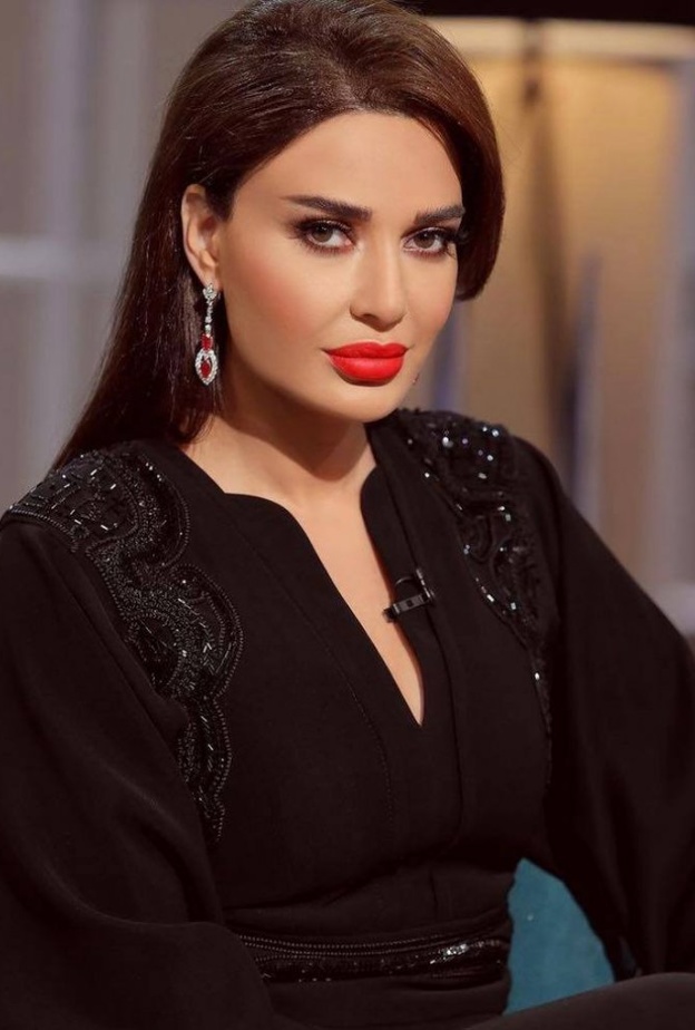 رسمات مكياج عيون جريئة تليق بالفستان الاسود من وحي سيرين عبدالنور