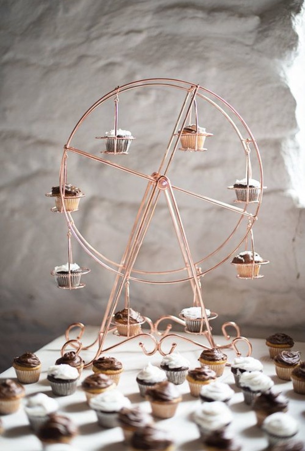  زينة حلويات الزفاف بثيم دواليب الملاهي