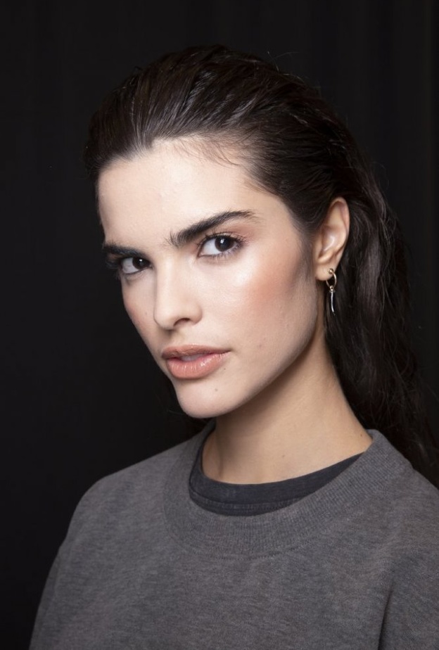  موضة البلاشر البرتقالي القوي من دار Alejandra Alonso Rojas