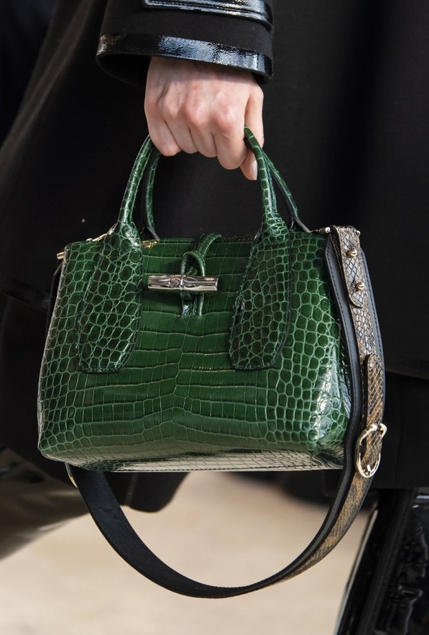 موديلات حقائب يد مميزة باللون الاخضر من دار Longchamp