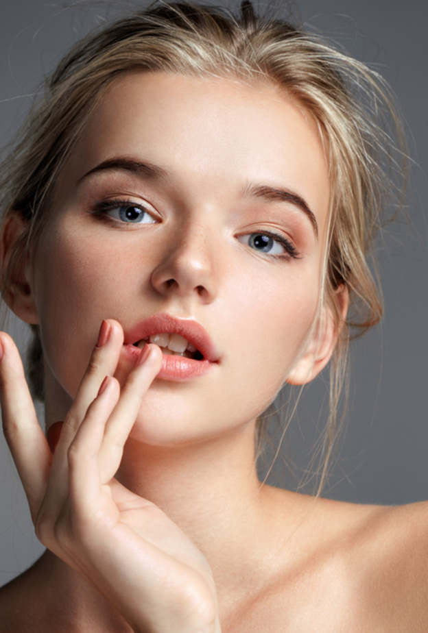 مرطب طبيعي للشفايف باستخدام زبدة الشيا