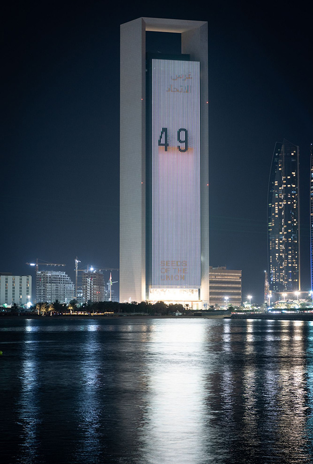 أشهر معالم الإمارات تشارك في احتفالات اليوم الوطني الـ49