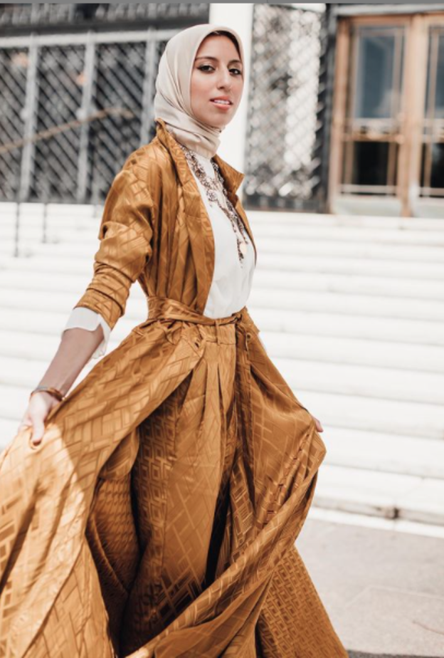  قمّة في الرقي باللون الخردلي الرائج بأسلوب جمع اللمسات العصرية مع الأناقة