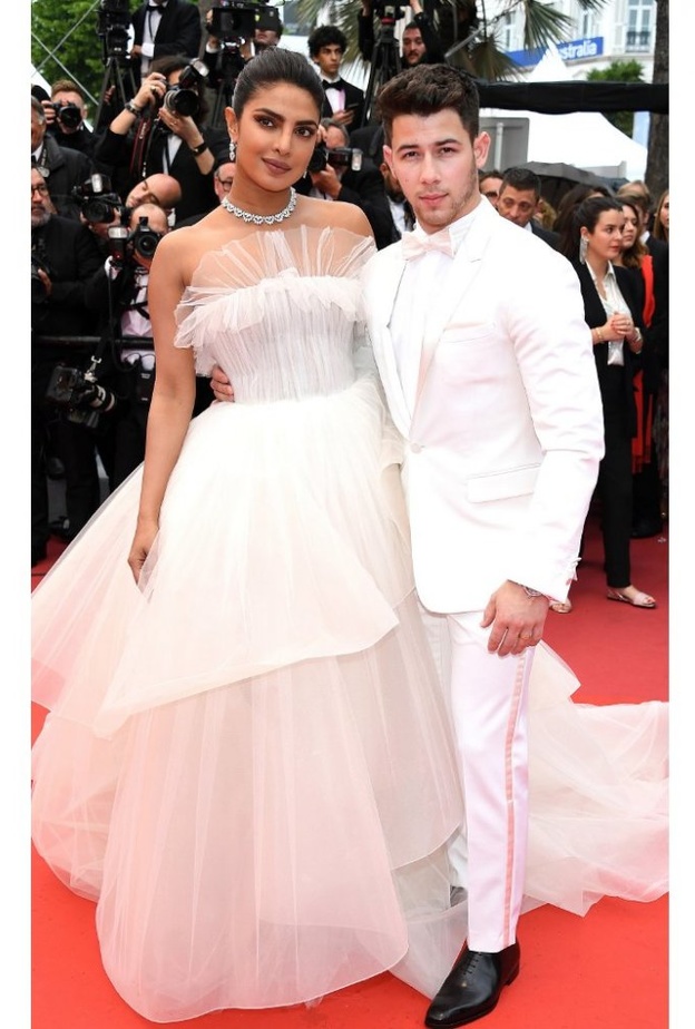 بريانكا متألقة بالابيض في مهرجان كان 2019 بفستان من تصميم Georges Hobeika