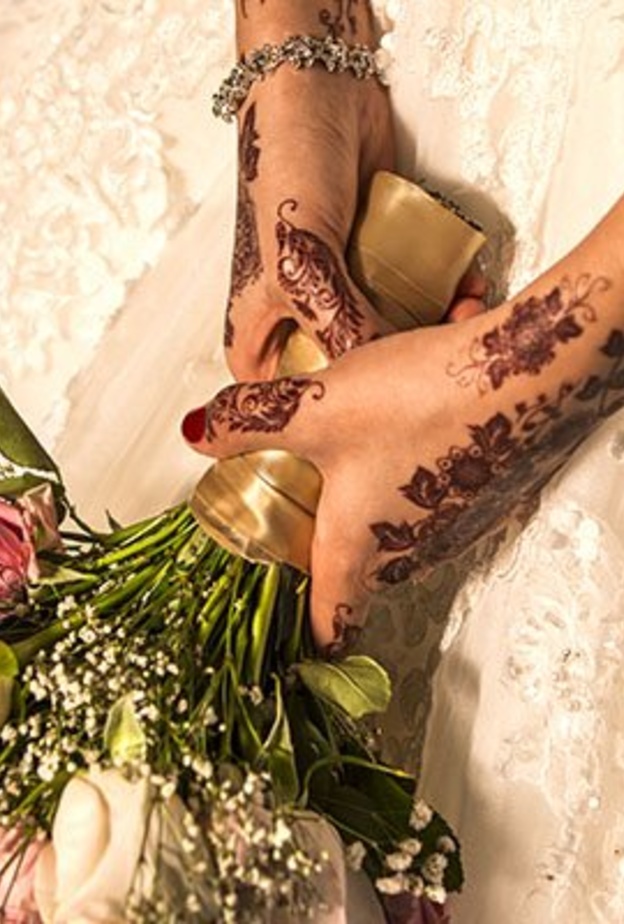 حنة العروس من تقاليد الزفاف في الامارات