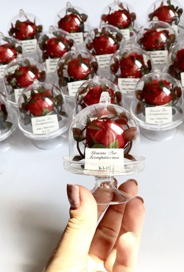 افكار عديدة رومانسية يمكنك أن تقدميها لضيوفك كتوزيعات زواج في يوم الحب