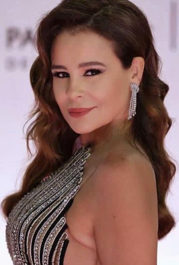 تسريحات شعر ويفي ريترو من وحي اطلالات النجمة كارول سماحة