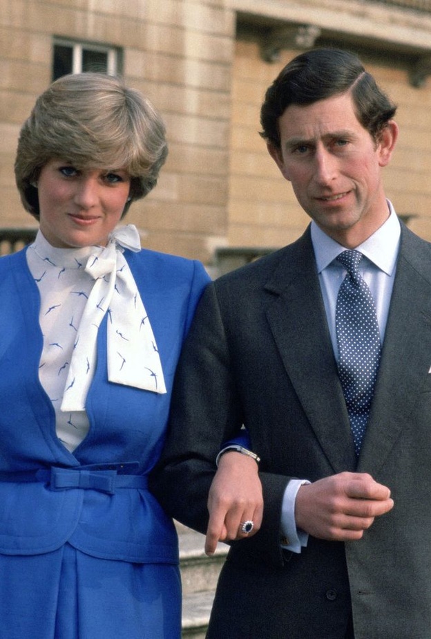 الصورة الرسمية إعلان إعلان خطوبة الأمير تشارلز ة الأميرة ديانا