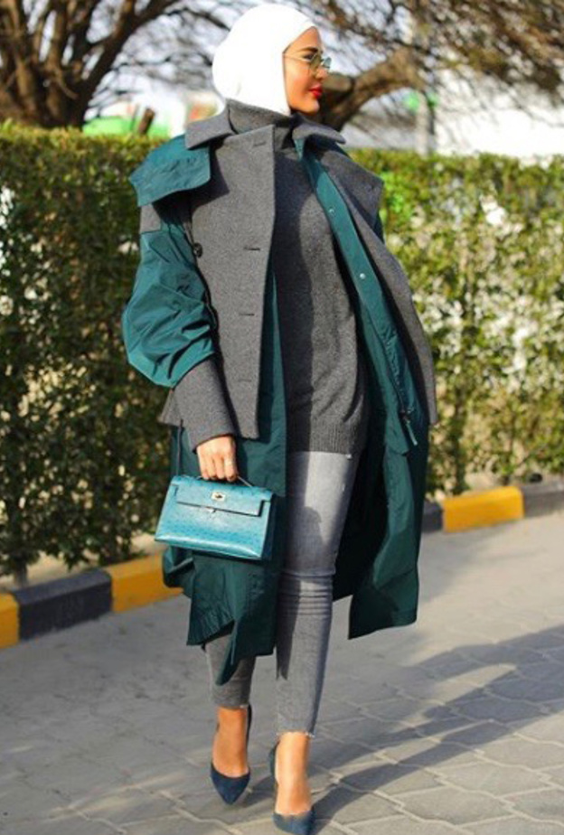 اطلالة مميزة لمرمر في معطف مبتكر باللونين الرمادي والزيتي