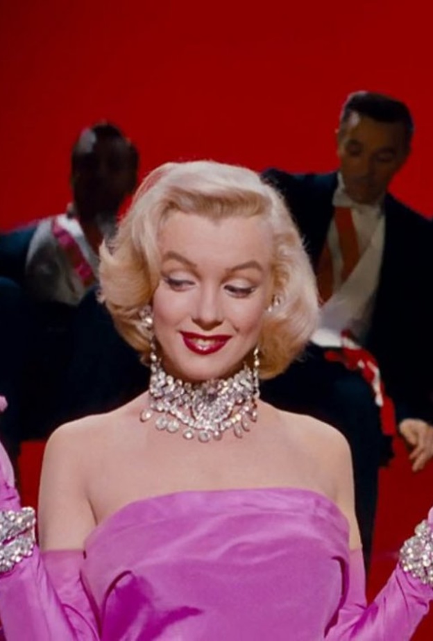 قلادة فيلم GENTLEMEN PREFER BLONDES