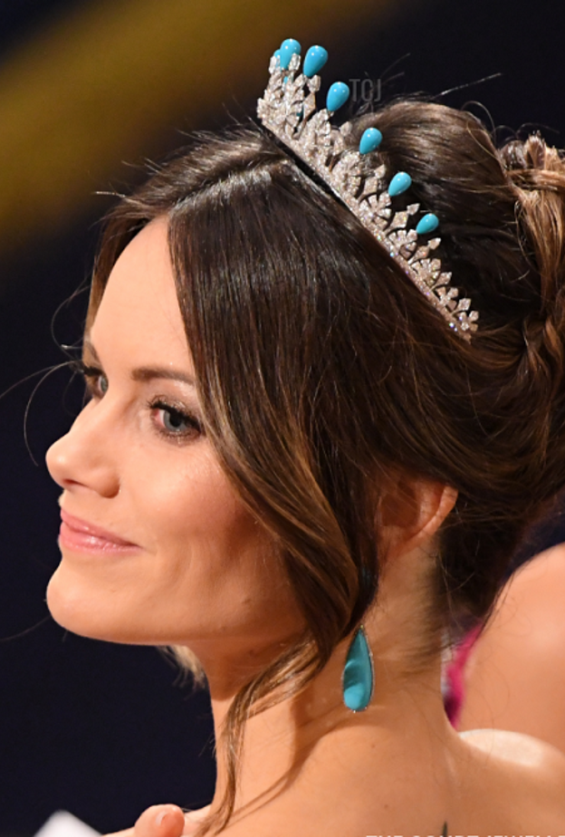 أفخم مجوهرات سيدات القصور الملكية المرصعة بالفيروز حجر شهر ديسمبر