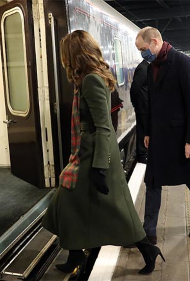 الأمير وليام وكيت ميدلتون يجوبان المملكة المتحدة بالقطار الملكي