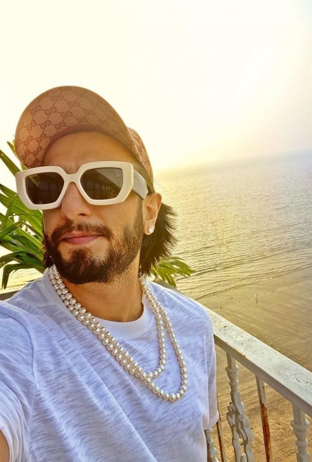 رانفير سينغ ظهر بعقد ديبيكا بادوكون