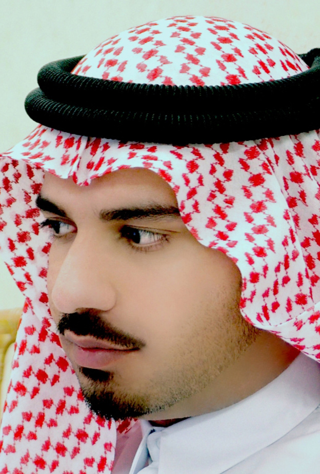 الفنان أحمد شريف موهبة إماراتية فذة