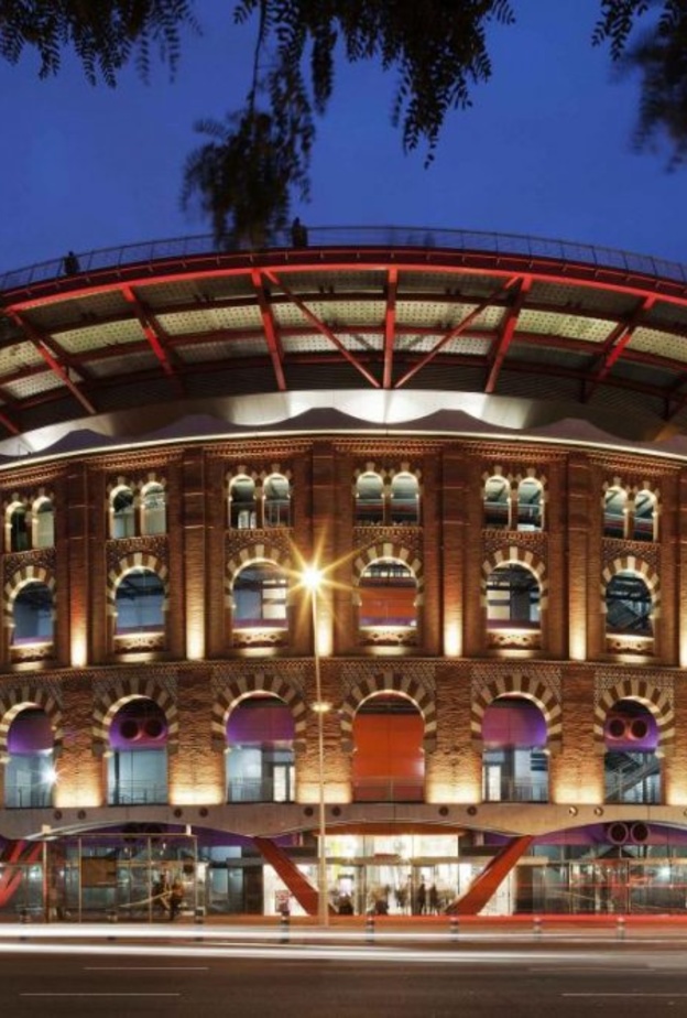 مركز تسوق Las Arenas