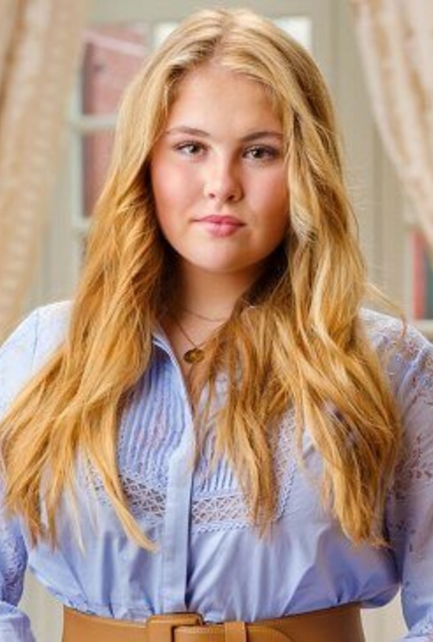 الأميرة كاتارينا أماليا تحتفل بعيد ميلادها السابع عشر