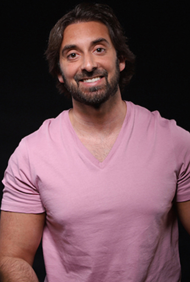 الفنان السعودي خالد زاهد شارك في العديد من المعارض الدولية والمحلية