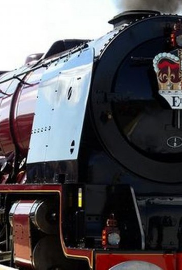 القطار الملكي البريطاني.. قصر يمشي على عجلات