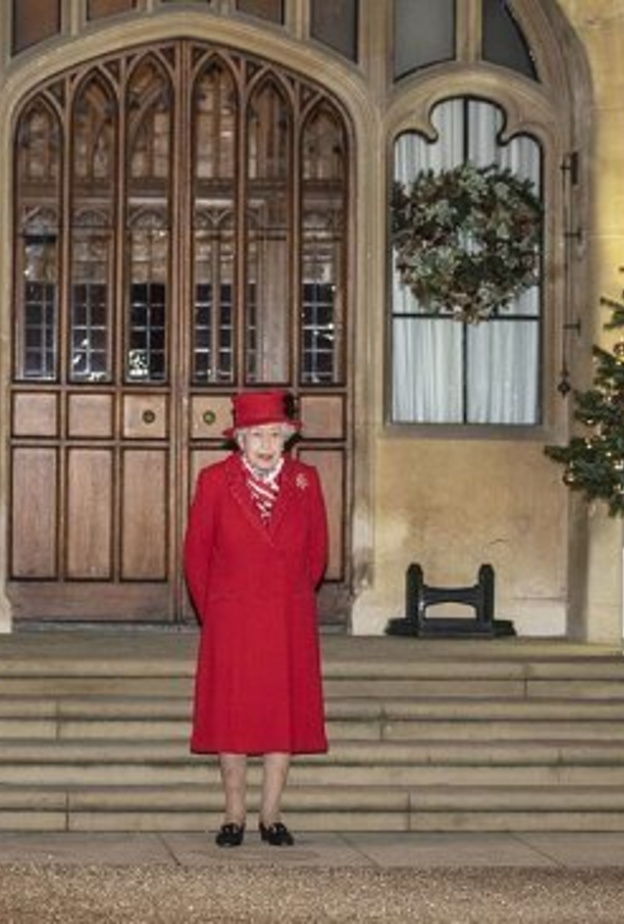  ملكة بريطانيا تستقبل وليام وكيت في وندسور في نهاية جولتهما الملكية الجديدة