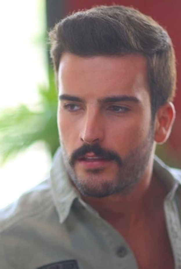 مهند الحمدي يعلن خطوبته من فرح مراد