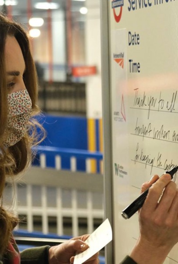 ما هو الخطأ الإملائي الذي ارتكبته كيت ميدلتون عند كتابتها رسالة شكر لعمال ‏النقل؟