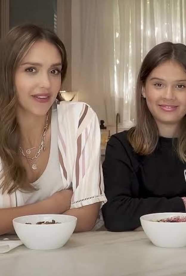 جيسيكا ألبا وابنتها هونور