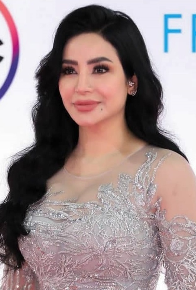 طرق تطبيق اجمل تسريحات الشعر الأسود من وحي اطلالات لجين عمران