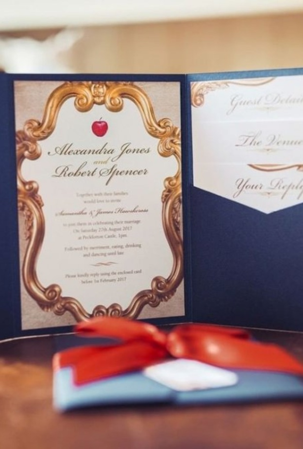 تنسيق اللون الذهبي في كروت دعوة الزفاف