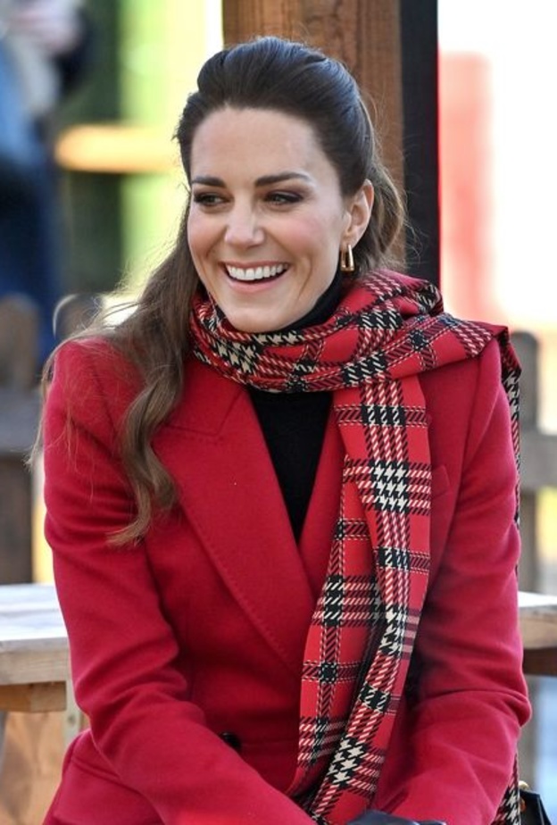  أجمل أقراط كيت ميدلتون الأنيقة التي تألقت بها في جولتها الملكية ‏الأخيرة