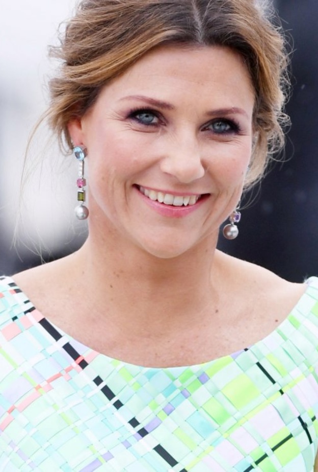 قصص سيدات القصر الملكي لاعتلاء العرش