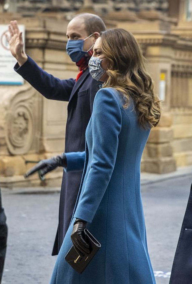 كيت ميدلتون تحمل حقيبة اليد المفضلة لدى ميغان ماركل في جولتها الملكية الأخيرة