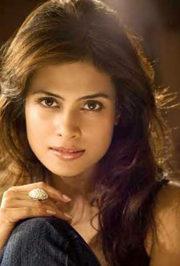 الشرطة تحقق في وفاة أريا بانيرجي