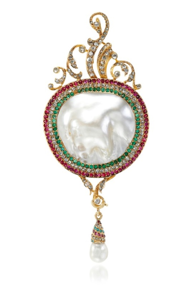  بروش ذهب وماس وأحجار كريمة من القرن الـ19