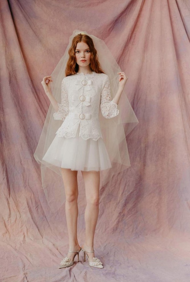 فساتين زفاف قصيرة منفوشة من LWells