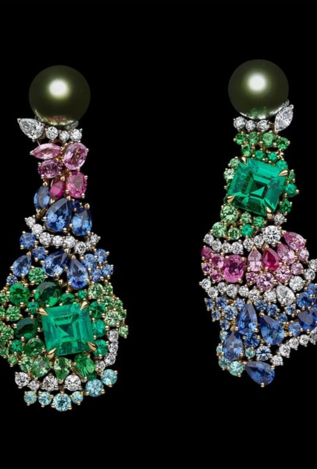 أقراط من ديور Dior