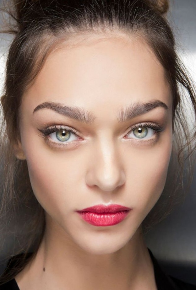 مكياج خفيف يومي للصبايا مناسب لموسم الشتاء