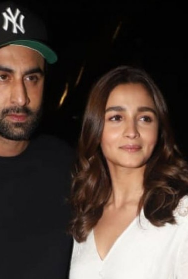  عليا بهات ورانبير كابور يسافران إلى غوا